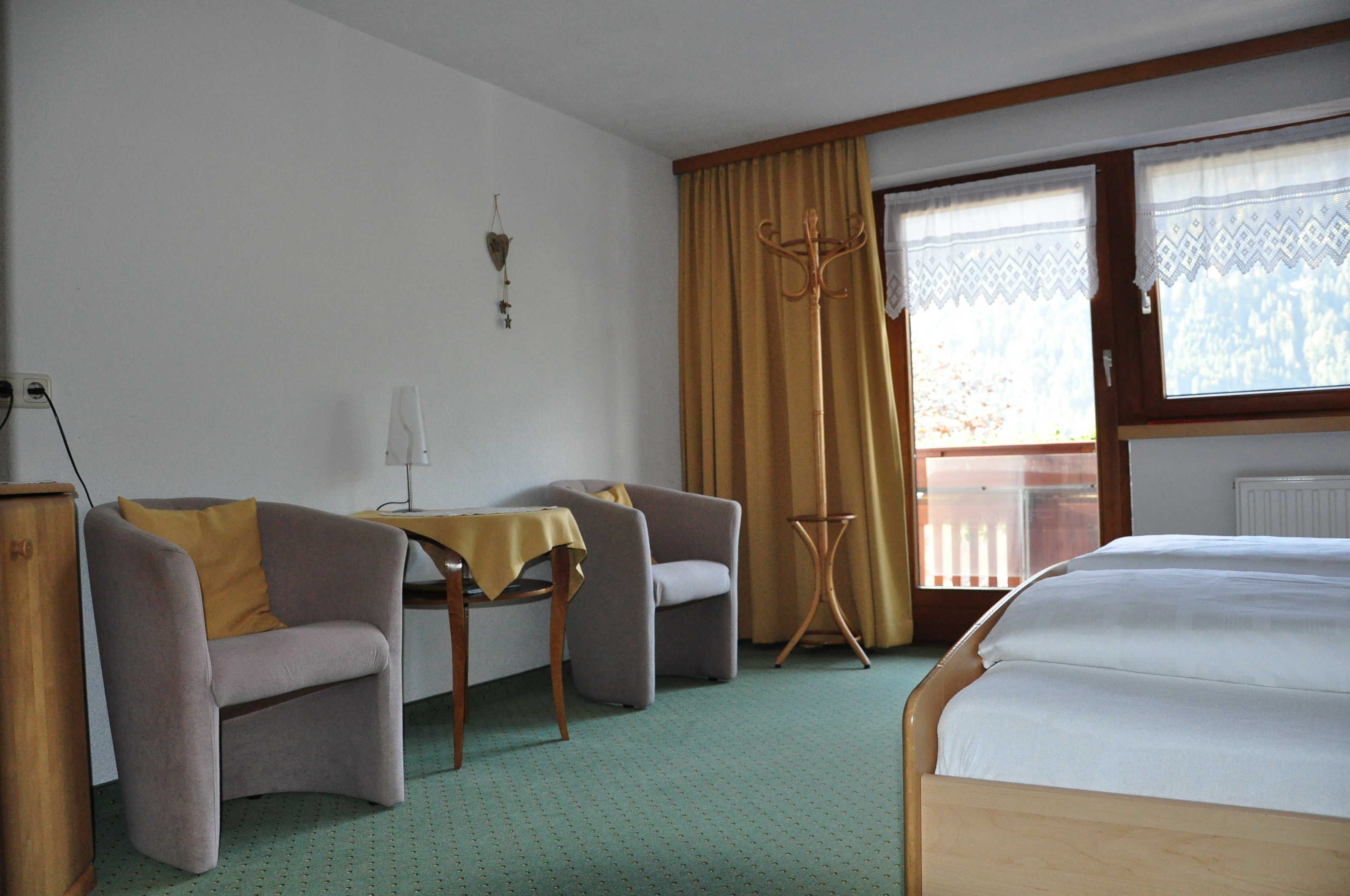 1 bedroom, desk, WiFi, bed sheets