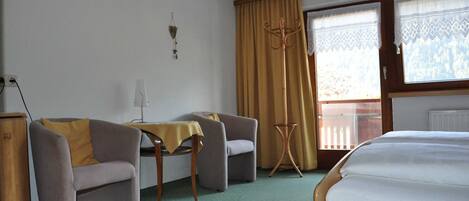 1 bedroom, desk, WiFi, bed sheets