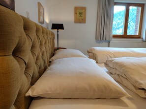 1 sovrum, skrivbord, wi-fi och sängkläder