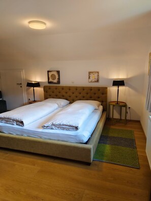 1 dormitorio, escritorio, wifi y ropa de cama