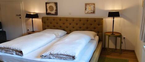 1 quarto, escrivaninha, Wi-Fi, roupa de cama