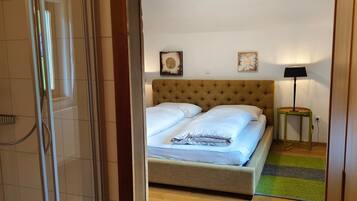 1 bedroom, desk, WiFi, bed sheets