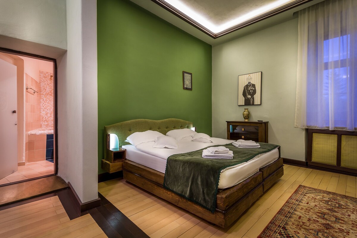 Desk, WiFi (free), bed sheets