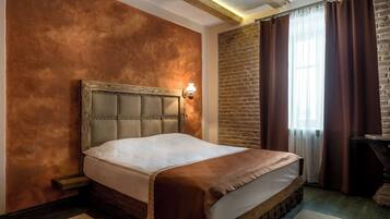 Habitación estándar con 1 cama matrimonial o 2 individuales | Escritorio, wifi gratis y ropa de cama