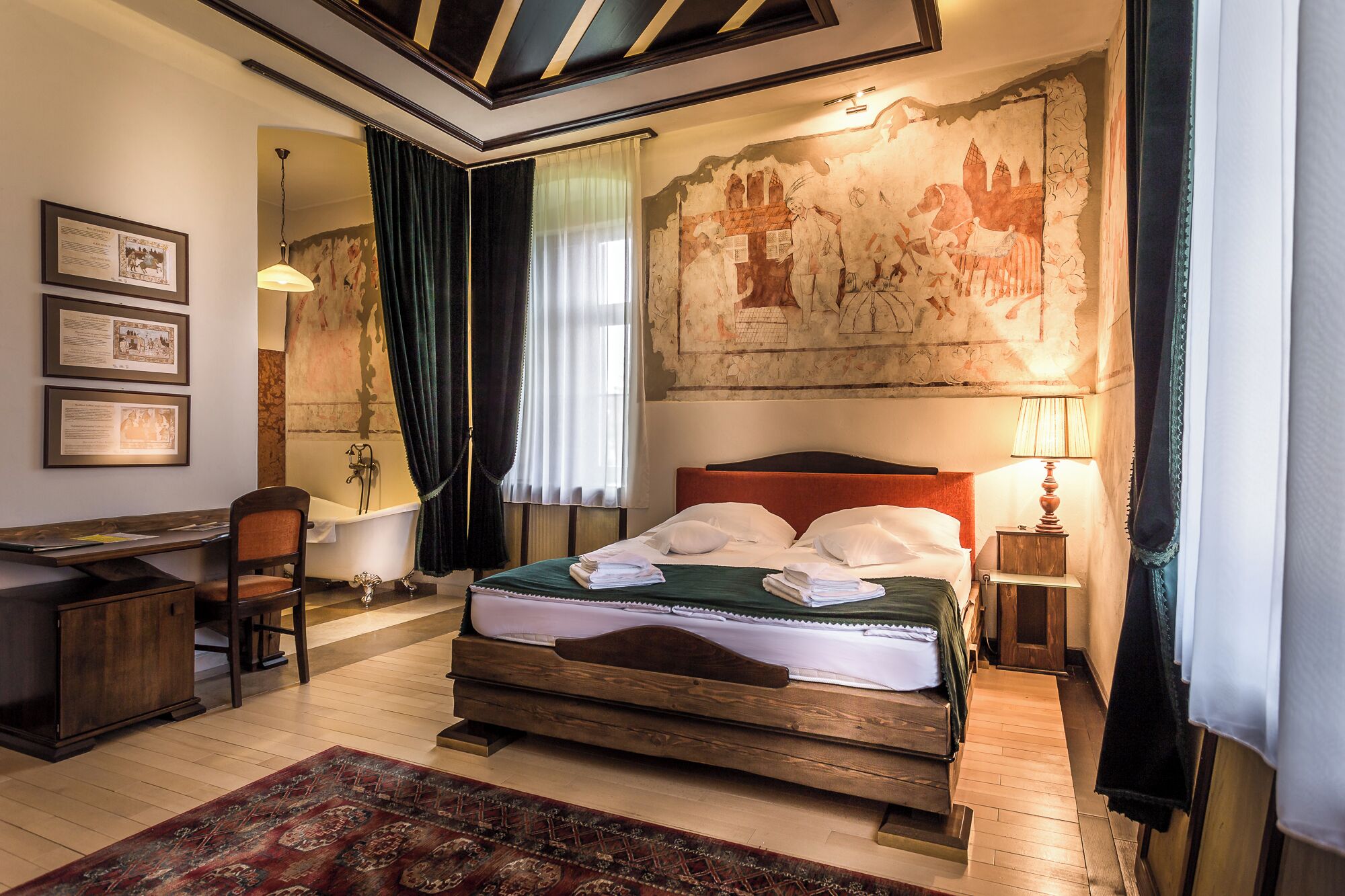 Signature Double Room, 1 Queen Bed | Desk, free WiFi, bed sheets