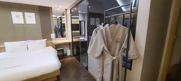 Premium Double Room | 1 bedroom, individually decorated, individually furnished, desk