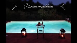 Piscine extérieure (ouverte en saison), parasols de plage