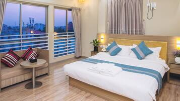 Deluxe Double Room | Minibar, desk, blackout drapes, soundproofing