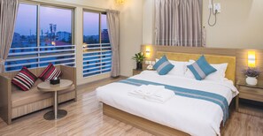 Deluxe-Doppelzimmer | Minibar, Schreibtisch, Verdunkelungsvorhänge, schallisolierte Zimmer