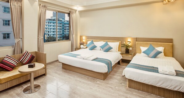 Quarto família | Frigobar, escrivaninha, cortinas blackout, quartos à prova de som