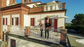 Chambre Double Confort, terrasse, vue colline | Terrasse/Patio