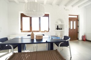 别墅, 私人游泳池, 海景 | 起居区 | 平板电视、壁炉、DVD 播放器