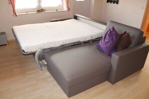 2 عدّة غرف نوم وسرير سفر وواي فاي وملاءات أسرّة