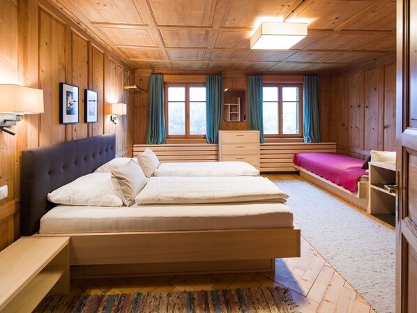 2 Schlafzimmer, Zimmersafe, Bügeleisen/Bügelbrett, Reisekinderbett