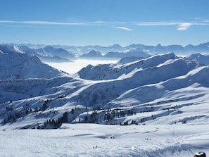A snow-covered mountain landscape with clear skies. - Vacation apartment 2, spacious comfort, balcony (4 Edelweiss) - Haus Kammern 168 (Egg)
