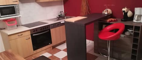 Fridge, microwave, oven, dishwasher