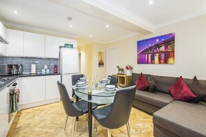 Family Apartment, 2 Bedrooms, Balcony | Living area | Smart TV - Magic Properties (London)