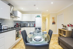 Dining - Magic Properties (London)