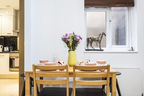Deluxe Apartment | In-room dining - Magic Properties (London)