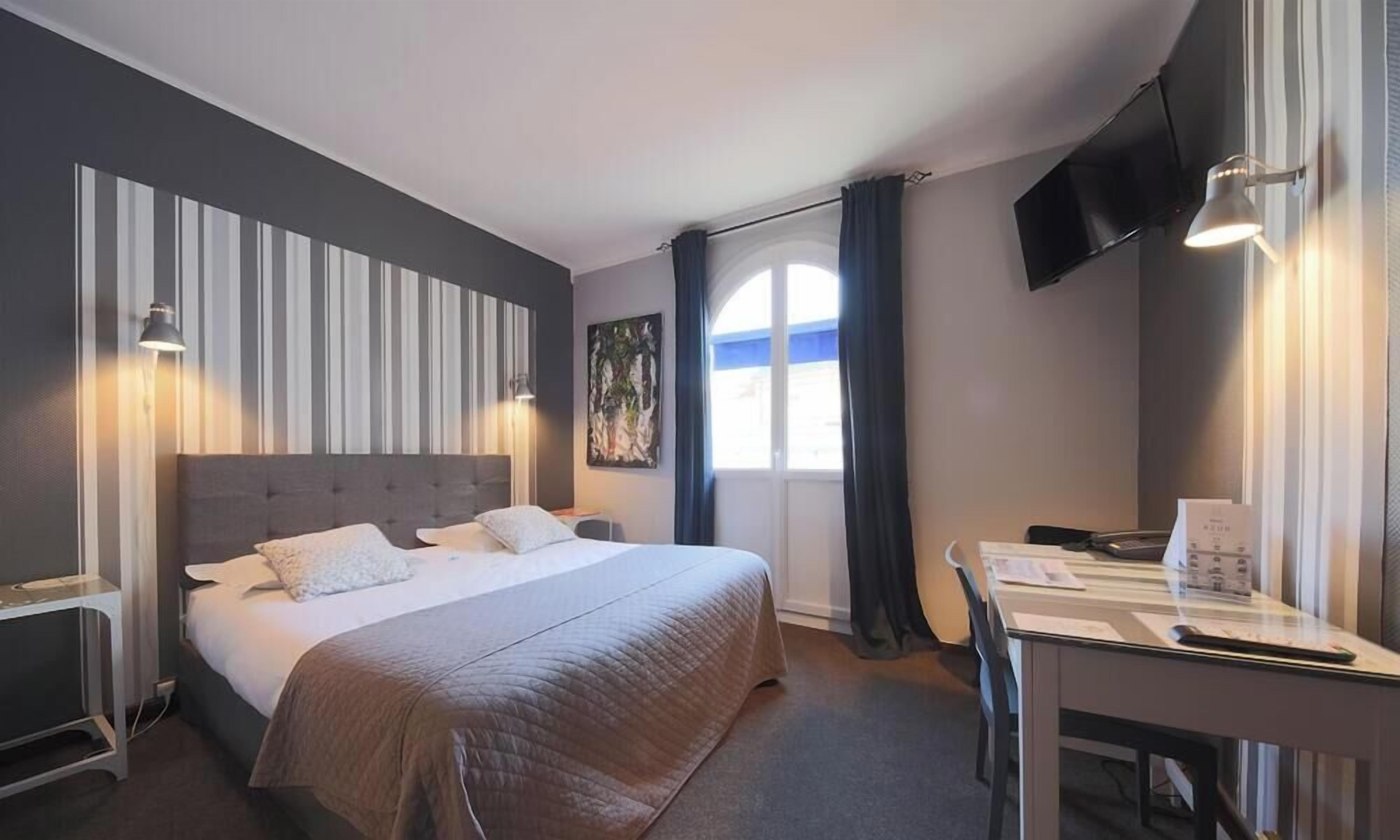 In-room safe, individually decorated, individually furnished, desk