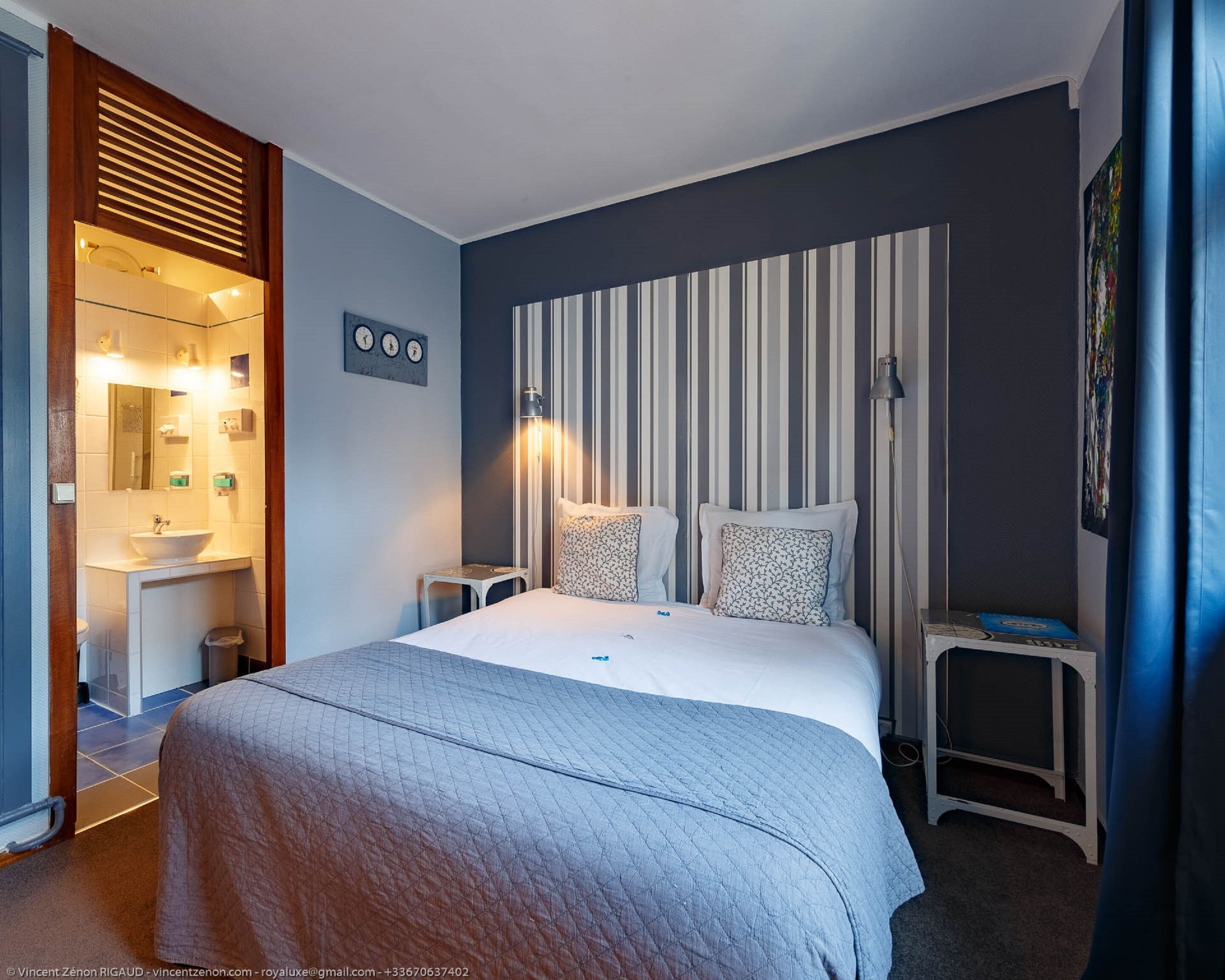 superior room | in-room safe, individually decorated, individually furnished, desk