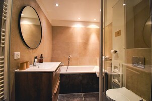 Room (Privilege) | Bathroom | Shower, eco-friendly toiletries, hair dryer, towels