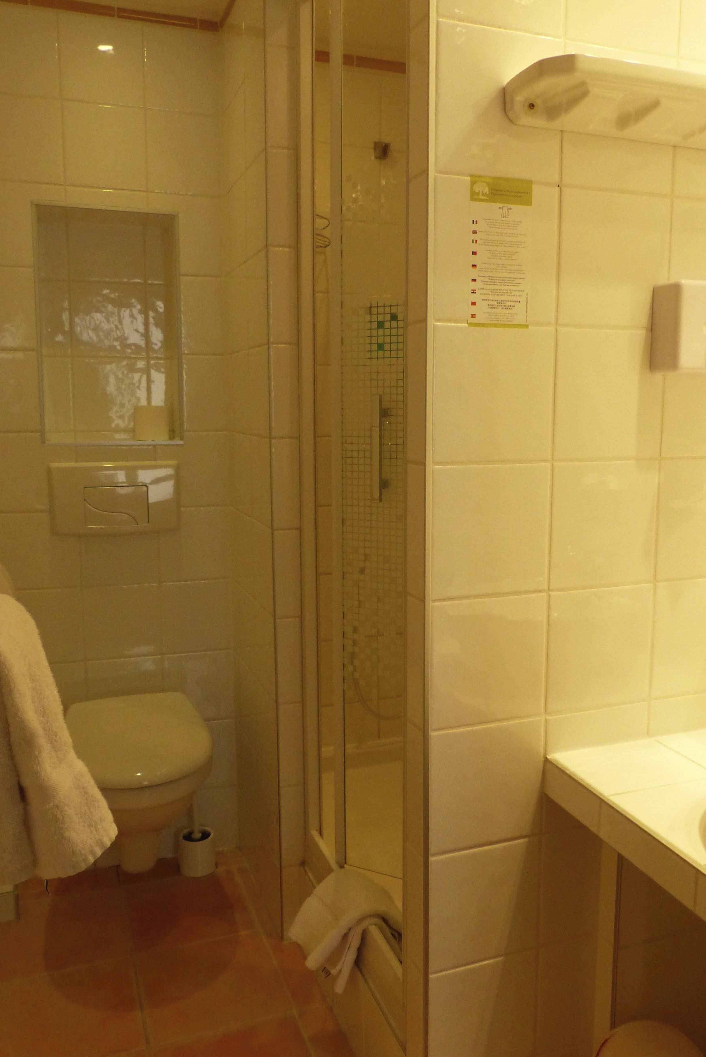 family triple room | bathroom | shower, eco-friendly toiletries, hair dryer, towels