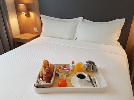 Room service – dining. Hôtel Mary’s - Caen Centre Gare Sncf