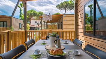 Lodge Deluxe Family | Terrace/patio