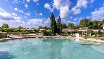 Seasonal outdoor pool