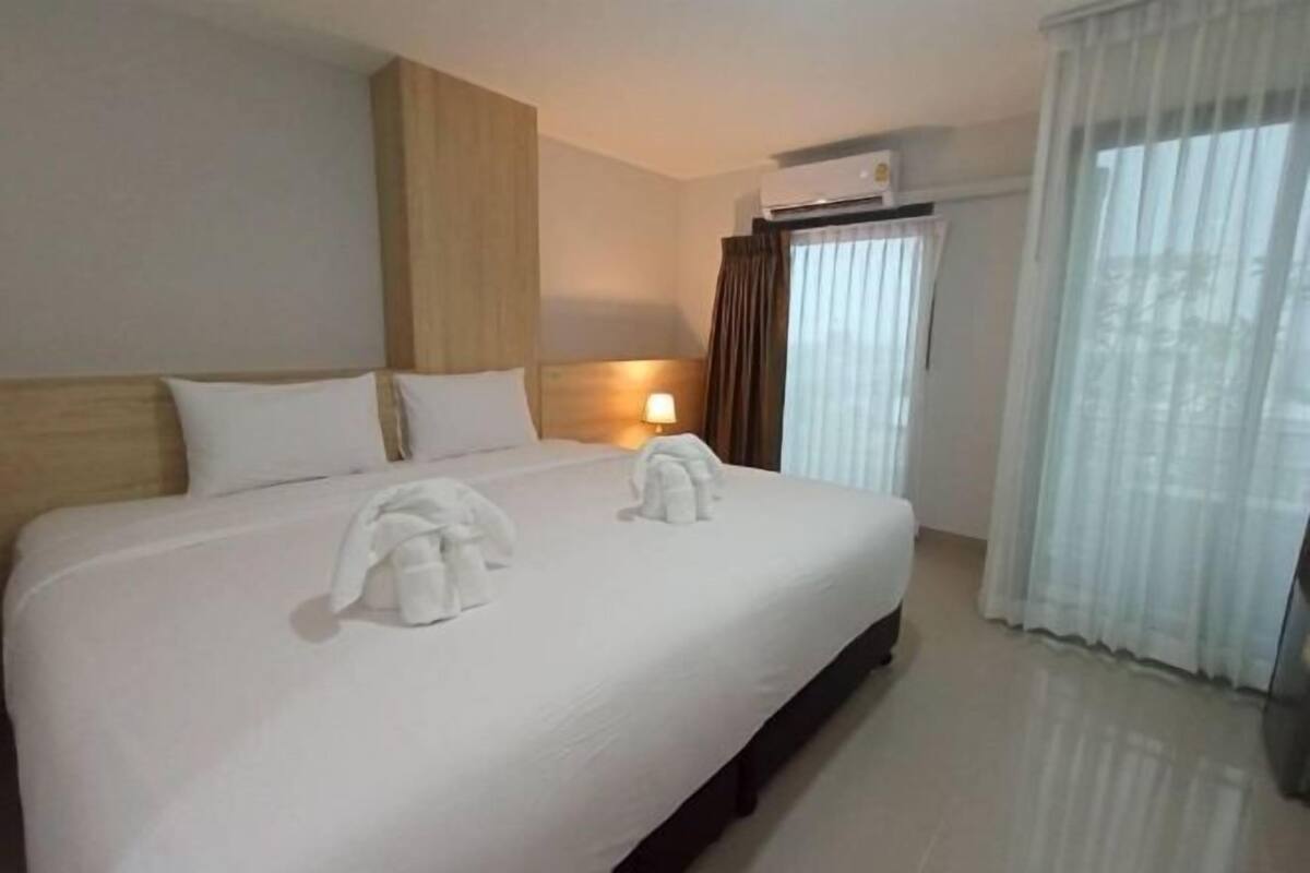 1 bedroom, desk, rollaway beds, free WiFi