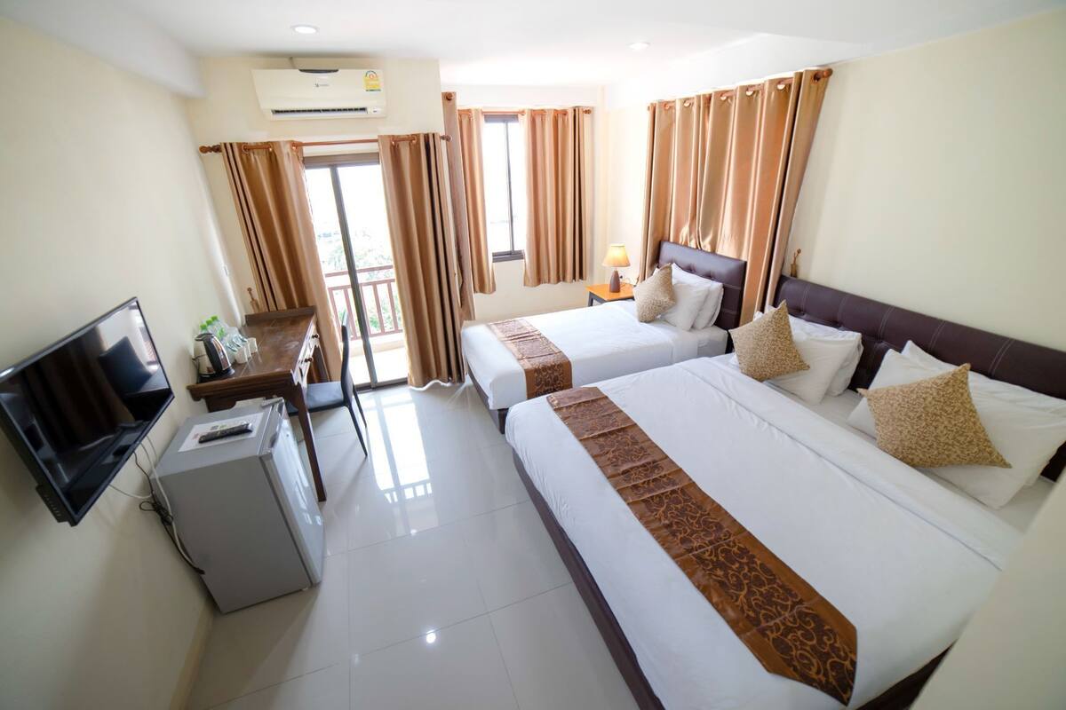 Apartment Standard Triple Bed | โต๊ะทำงาน, เตียงเสริม/เปล, Wi-Fi ฟรี