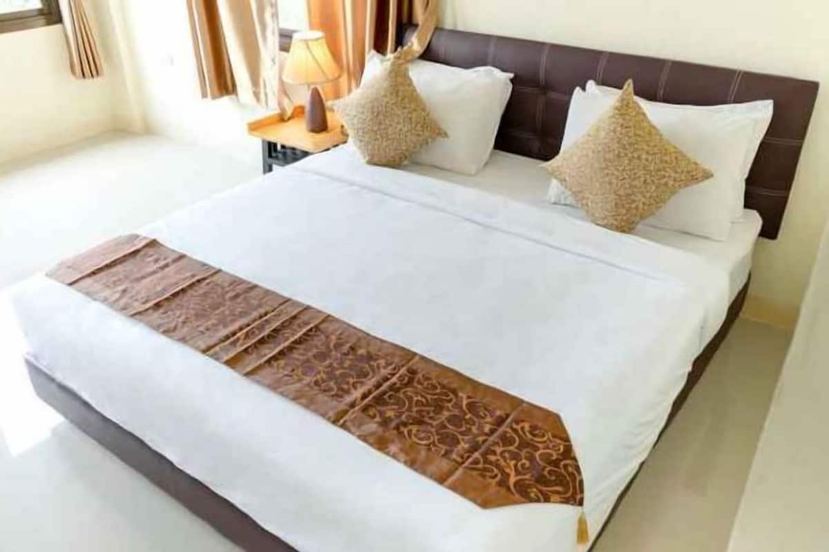 1 bedroom, desk, rollaway beds, free WiFi