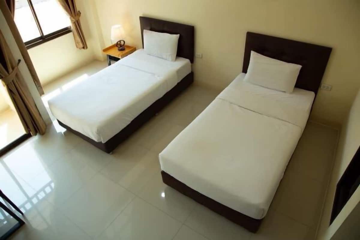 1 bedroom, desk, rollaway beds, free WiFi