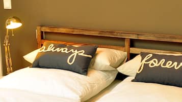 Comfort Studio, 1 Bedroom, Private Bathroom | Soundproofing, iron/ironing board, rollaway beds, free WiFi