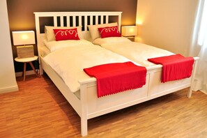 Soundproofing, iron/ironing board, rollaway beds, free WiFi - Haus & Hof (Perl)