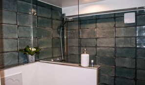 Shower, free toiletries, towels - Haus & Hof (Perl)