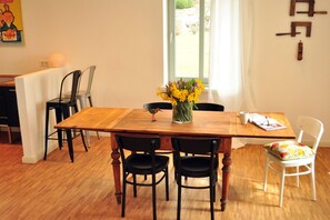 Dining - Haus & Hof (Perl)