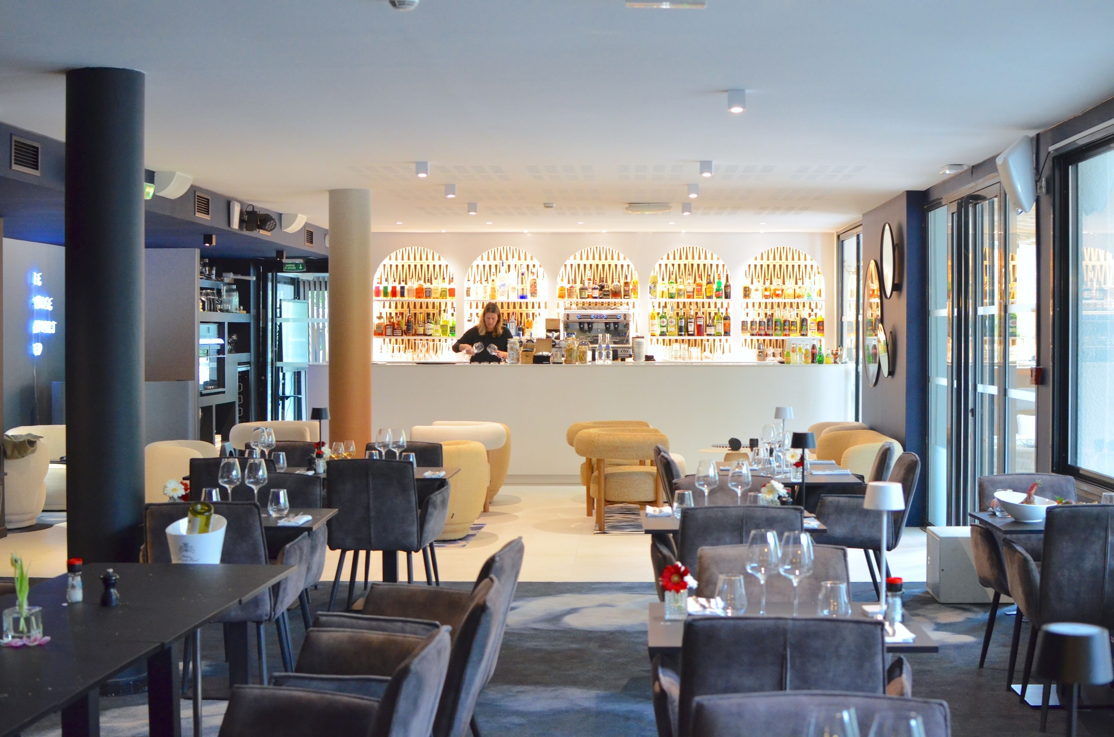 Lunch and dinner served, French cuisine