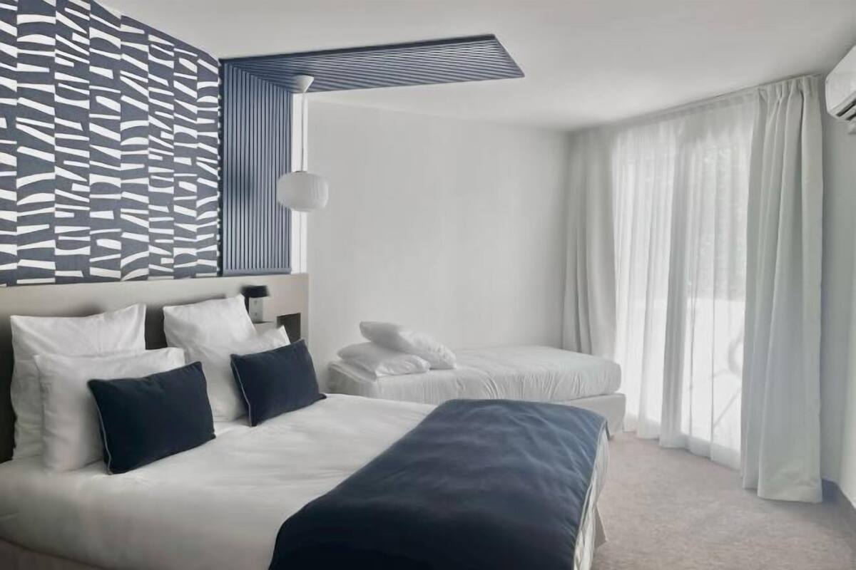Premium bedding, minibar, in-room safe, desk