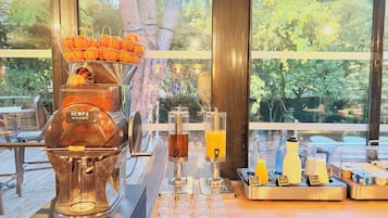 Daily buffet breakfast for a fee