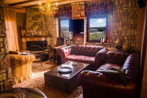 Lounge - Silva Suites (Lake Plastiras)