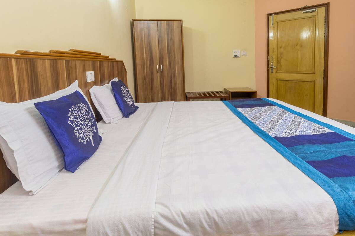 Camera Classic, non fumatori, vista città | Biancheria da letto di alta qualità, una cassaforte in camera