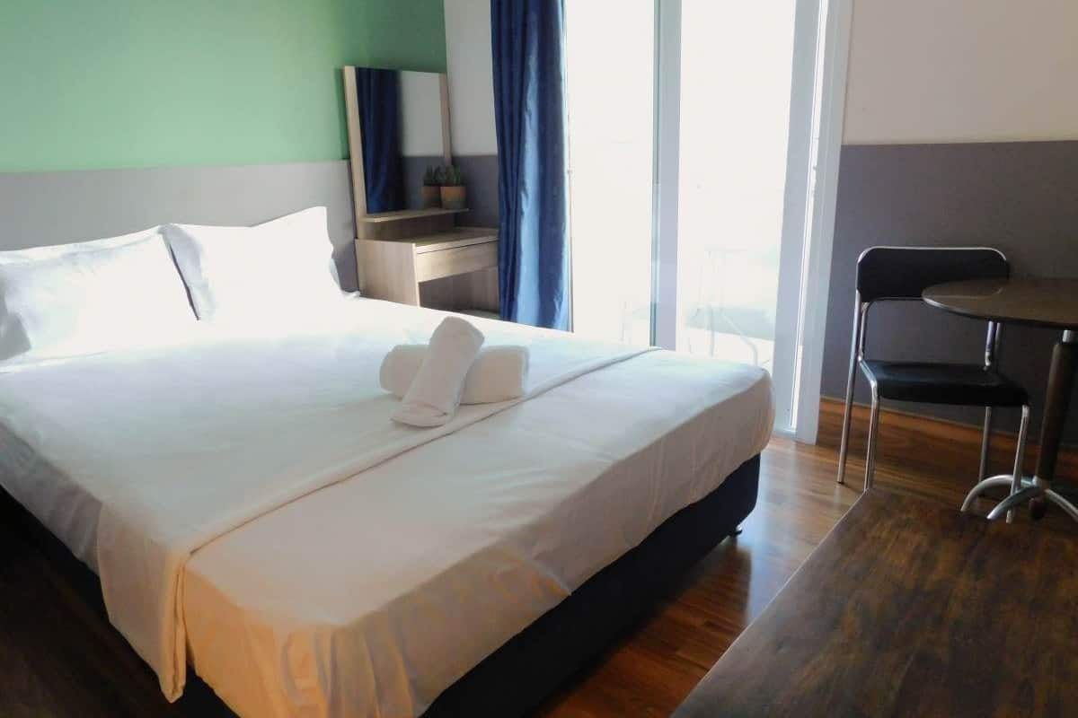 family room | in-room safe, soundproofing, free wifi, bed sheets