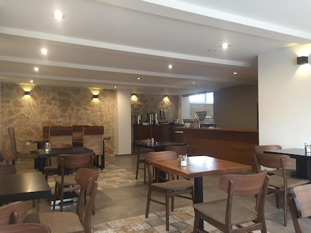 Restaurant. Apollon filoxenia