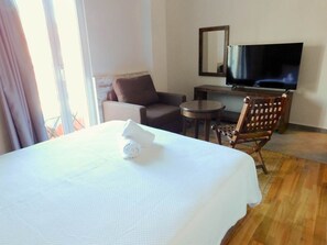 In-room safe, soundproofing, free WiFi, bed sheets - Apollon filoxenia (Corinth)