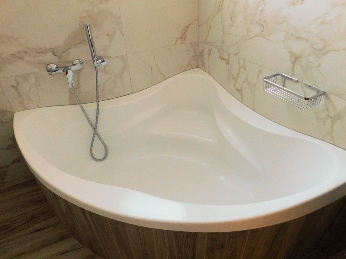 family room | bathroom | free toiletries, hair dryer, bathrobes, slippers