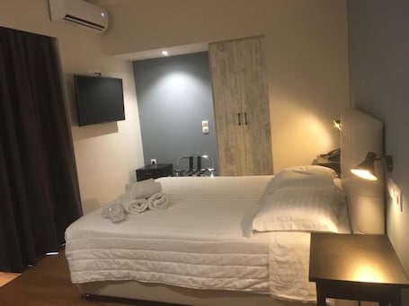 In-room safe, soundproofing, free WiFi, bed sheets. Apollon filoxenia
