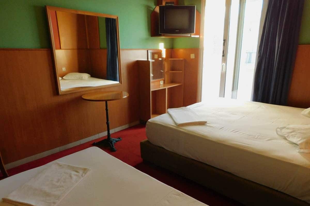 In-room safe, soundproofing, free WiFi, bed sheets