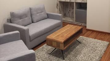 Een 40-inch flatscreentelevisie met kabelzenders en televisie